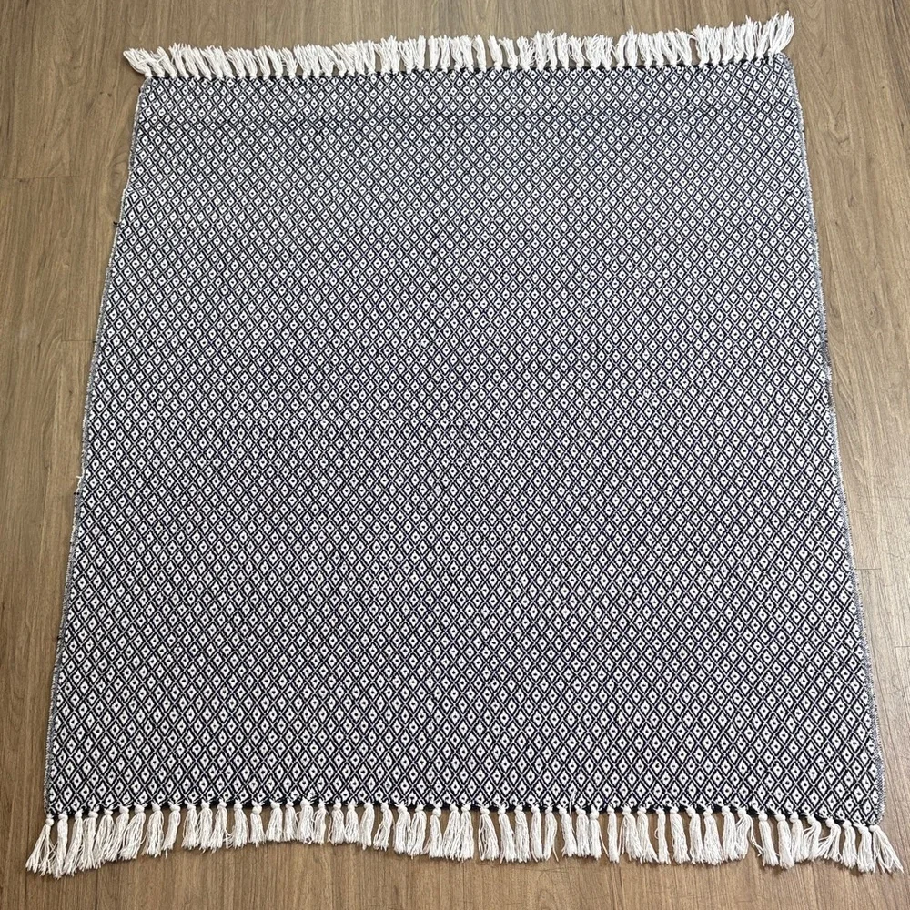 Elegant Black and White Patterned 100% Cotton Blanket